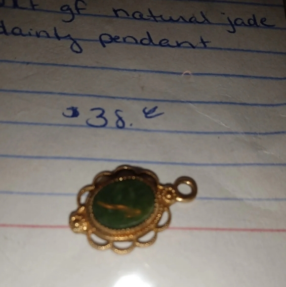 Vintage Jade pendant with 18in 12ktgf chain & one extra jade gold filled pendant - Picture 6 of 6